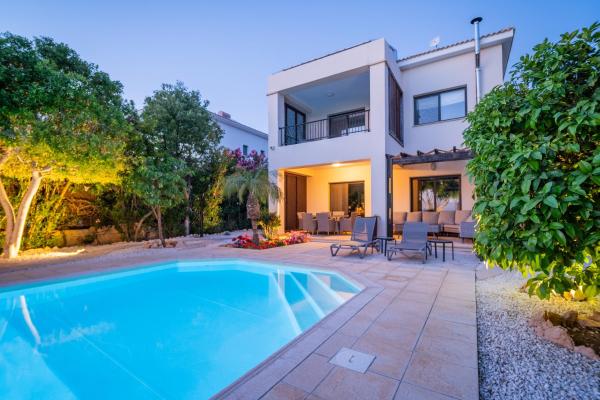 Villa Pontus - stunning views & privacy in beautiful garden with pool & hot tub, Buchen Sie Villa Kouklia Paphos