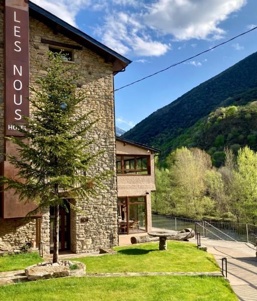 Les Nous Hotel, Prenota Hotel Rialp 