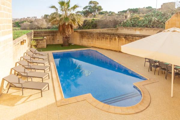 Centre Island Gozitan Farmhouse & Pool