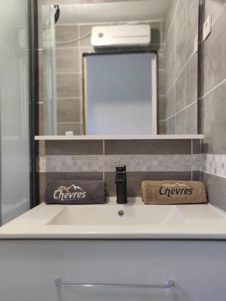 After-Chèvres, Prenota Appartamento Hotel a Alvernia con parcheggio, Parcheggio