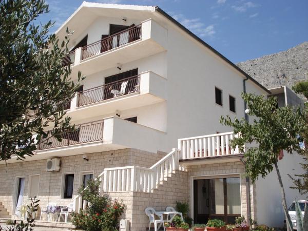 Apartments by the sea Lokva Rogoznica, Omis - 14853, Buchen Sie Ferienwohnung Hotels in Gespanschaft Split-Dalmatien mit Parkplatz, Parkplätze