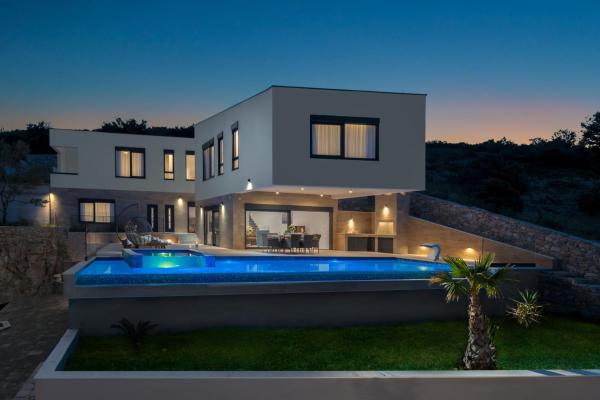 Luxury Villa Gold Pearl with Pool, Buchen Sie Villa Hotels in Gespanschaft Split-Dalmatien mit Pool, Schwimmbad