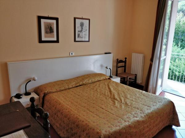 Hotel Barolo Classico, Reserva ahora Hotel Hoteles con piscina en Piamonte, Piscina
