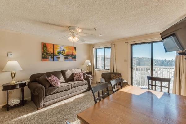 Stroll to Slopes, Village Area, Ski in-out MtLodge 333, Buchen Sie Ferienhaus Snowshoe West Virginia
