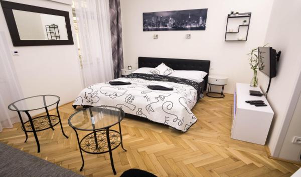 Black & White Apartment by Wenceslas Sq.