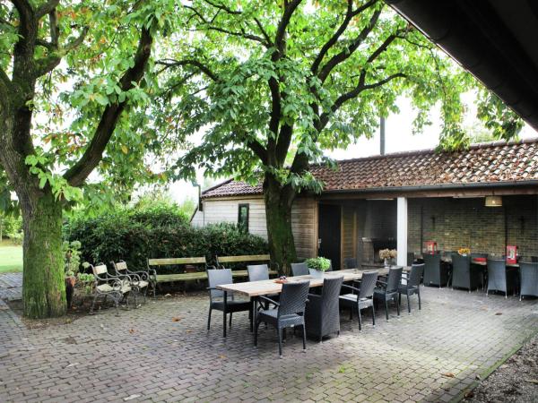 Atmospheric country house in Asten on a golf course, Book Vacation Home Asten Noord-Brabant