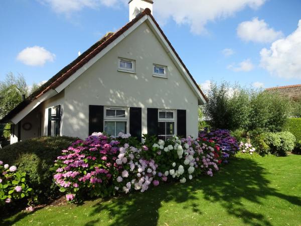 Attractive holiday home with jetty, Prenota Casa vacanze Ville a Groninga, Villa