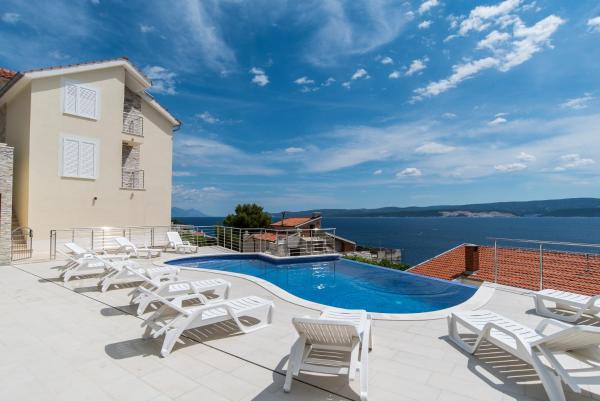 Amore Apartmani, Book Apartment Hotels in Split Region with a Pool, Swimming Pool
