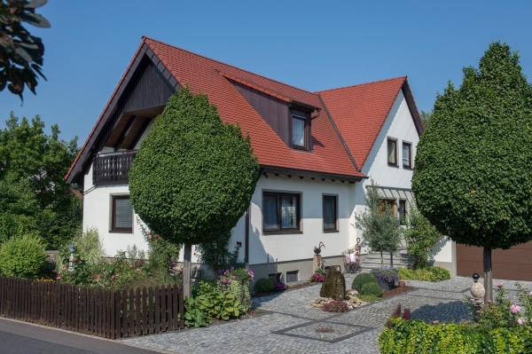 Ferienwohnungen TonArt - modern & stilvoll im Weinort Sommerach, Book Apartment Bavaria Hotels with a Parking, Parking