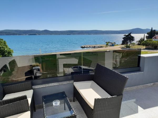 Apartman prvi red do mora, Prenota Appartamento Sveti Filip i Jakov Regione di Zara
