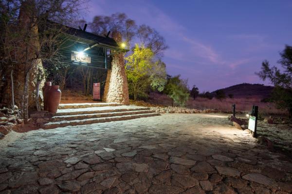 Tshukudu Bush Lodge, Prenota Lodge Ledig Pilanesberg National Park
