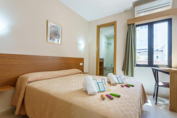 Hostal Costabella powered by Faro Homes, Prenota Affittacamere Hotel economici a Fuengirola