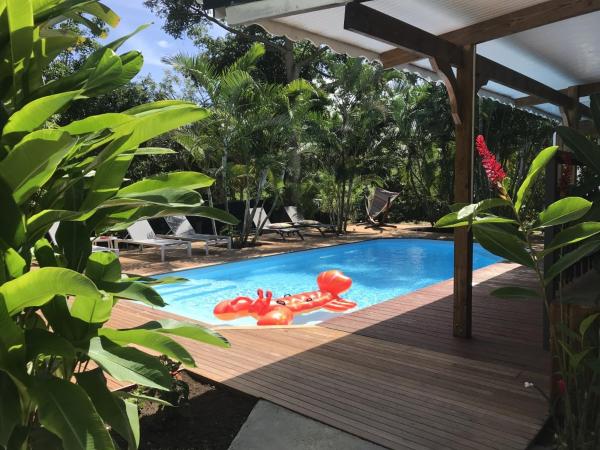 Gites le petit voyageur, Prenota Appartamento Hotel con piscina a Grande-Terre, Piscina