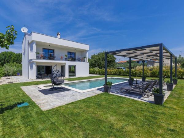 Holiday Home Villa Essea by Interhome, Reserva ahora Casa o chalet Hoteles en Istria central con piscina, Piscina