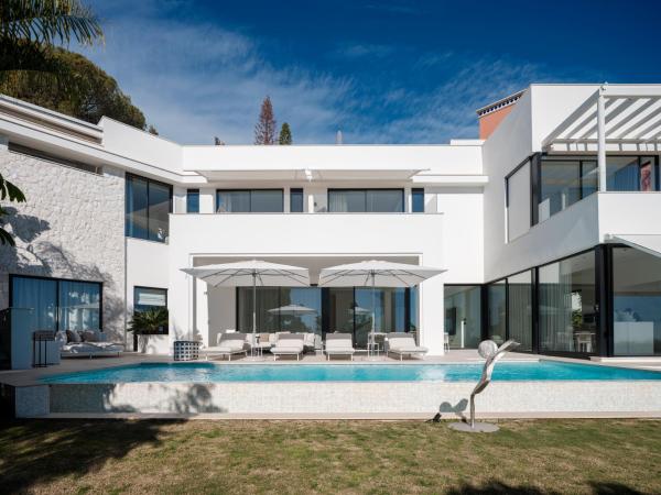Villa Royale, moderna villa con piscina y vistas al mar, Prenota Villa Marbella Costa del Sol