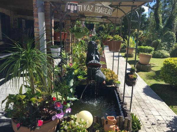 Ti kaz Hoareau, Prenota Bed & breakfast Hotel a Le Tampon con parcheggio, Parcheggio