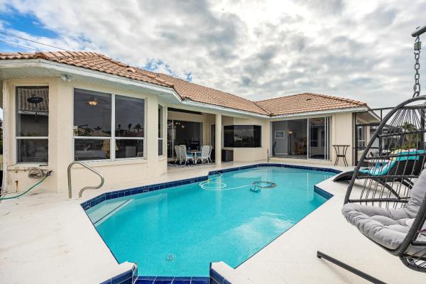 Waterfront, Canal, Heated Pool, Sleeps 8 - Villa Im Hooked - Roelens Vacations, Buchen Sie Ferienhaus Villen in Florida, Villa
