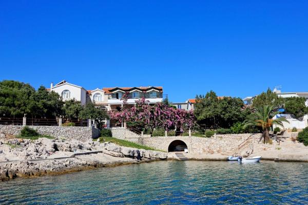 Apartment and Rooms Nikola, Prenota Appartamento Zastražišće 