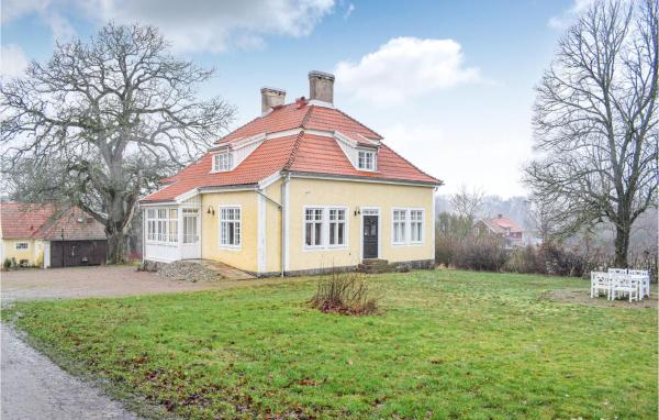 Awesome Home In Listerby With Kitchen, Prenota Casa vacanze Hotel a Gotaland con parcheggio, Parcheggio