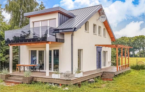 Nice Home in Nowe Warpno With 4 Bedrooms and Wifi, Buchen Sie Hotel Hotels in Neuwarp mit Parkplatz, Parkplätze