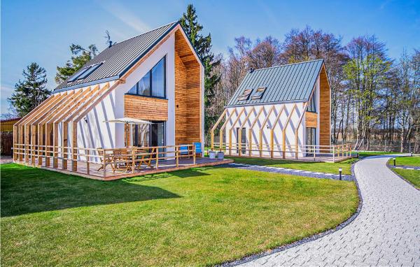 Nice Home in Now?cin With 2 Bedrooms, Reserva ahora Hotel Hoteles en Pomerania con aparcamiento, Aparcamiento
