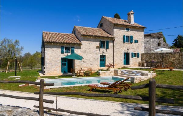 Stunning Home in Barban With Wifi, 4 Bedrooms and Outdoor Swimming Pool