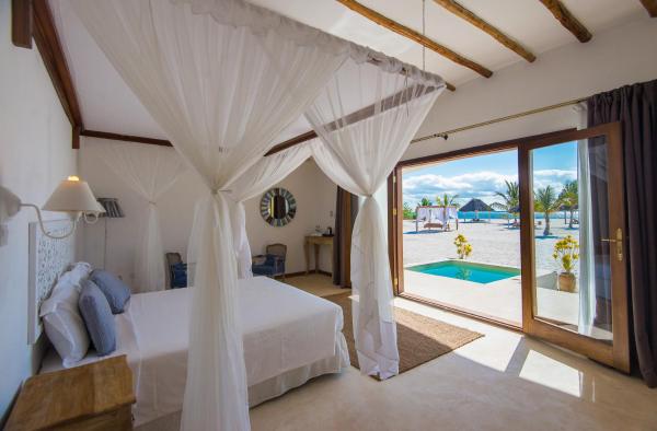 Konokono Beach Resort and Isaraya Luxury Overwater Villas, Buchen Sie Resort Hotels in Pvani region mit Pool, Schwimmbad