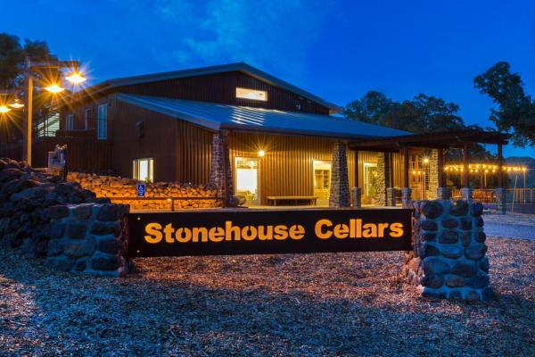 Bed and Barrel at Stonehouse Cellars, Prenota Bed & breakfast Clearlake Oaks 