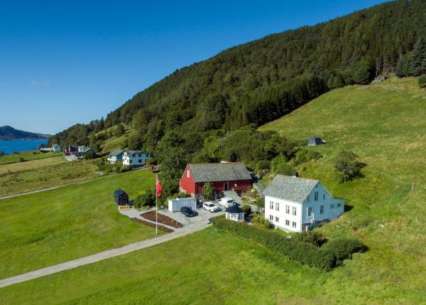 Kråen Gard, Réserver Lodge Larsnes 