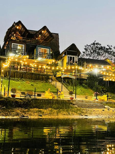 Phong Nha Memory Homestay, Prenota Alloggio in famiglia Hotel a Quang Binh con piscina, Piscina