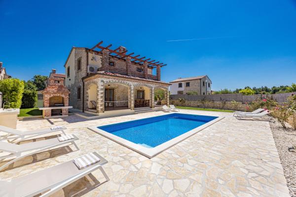 Villa Brioni with pool by Rentistra, Reserva ahora Villa Hoteles en Istria central con piscina, Piscina
