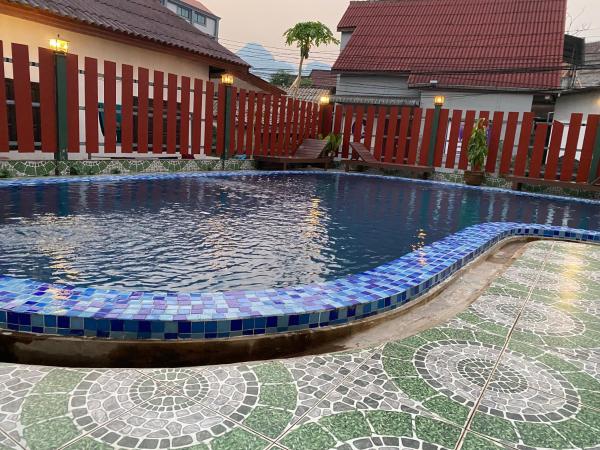 Premier Vang Vieng Hotel, Buchen Sie Hotel Hotels in Provinz Vientiane mit Pool, Schwimmbad