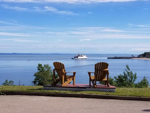 Motel et Chalets Bo-Fleuve Evangeline, Reserva ahora Chalet de montaña Hoteles en Quebec con aparcamiento, Aparcamiento