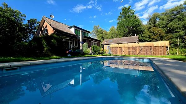 Villa in the forest of Amsterdam with Pool, Book Villa Hotels in Rotterdam with a Pool, Swimming Pool