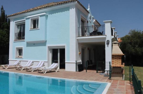 Detached Villa 4 bed Duquesa with Private infinity pool close to port and beach, Prenota Villa Manilva Costa del Sol