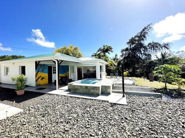 VillaCalmflor, Buchen Sie Villa Hotels mit Pool in Sainte-Anne, Schwimmbad