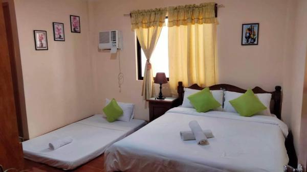 CORALYNS PLACE family of 3, Buchen Sie Ferienwohnung Günstige Hotels in Balabag