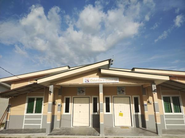 Homestay Embah Ros & Embah Lek, Buchen Sie Ferienhaus Hutan Melintang Perak