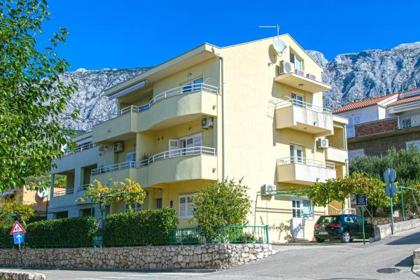 Apartments by the sea Tucepi, Makarska - 19857, Prenota Appartamento Tučepi Riviera di Makarska
