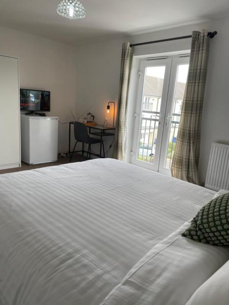 Luxury Rooms In Furnished Guests-Only House Free WiFi West Thurrock, Prenota Affittacamere West Thurrock Essex, vicino a Centro Commerciale intu Lakeside