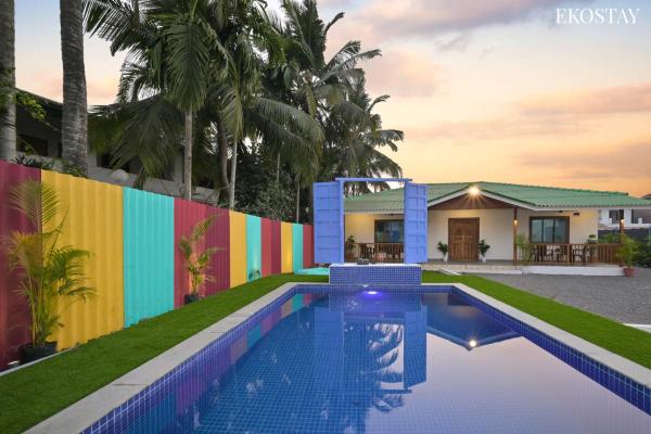 EKOSTAY - Blue Door Villa, Réserver Villa Hôtels à Maharashtra avec piscine, Piscine