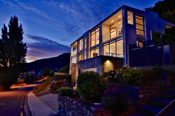Spectacular Panoramic 5Bedroom Lakeview, Buchen Sie Ferienhaus Queenstown 
