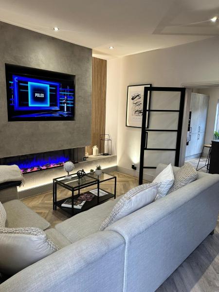 Stunning Town Center Cottage with hot tub, Prenota Casa vacanze Hotel a Scozia con piscina, Piscina