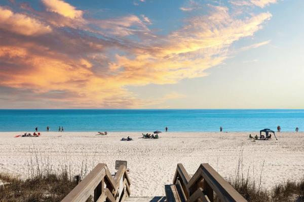 Emerald Shores: Steps from the Gulf, Navarre Beach, Buchen Sie Ferienhaus Hotels in Navarre mit Pool, Schwimmbad