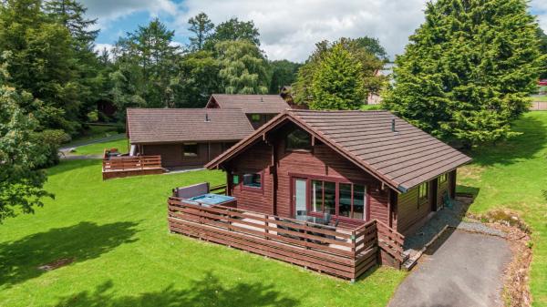 Lady Galloway 30 with Hot Tub, Buchen Sie Chalet  