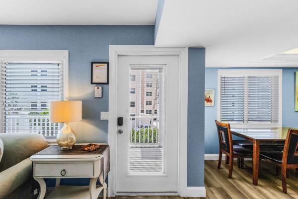 Warm Sands- Fantastic Gulf Front Duplex! home, Prenota Hotel Fort Myers Beach Fort Myers Area