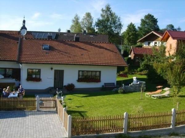 Geräumiges Ferienhaus in Rittsteig mit Terrasse, Garten und Grill, Reserva ahora Casa o chalet Hoteles en Upper Palatinate con aparcamiento, Aparcamiento