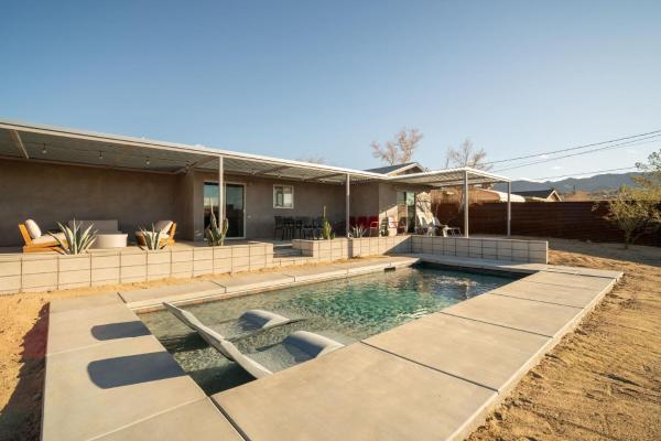 Hidden Valley Cottage - Modern Home in JT Hot Tub, Buchen Sie Ferienhaus Hotels in Joshua Tree mit Pool, Schwimmbad