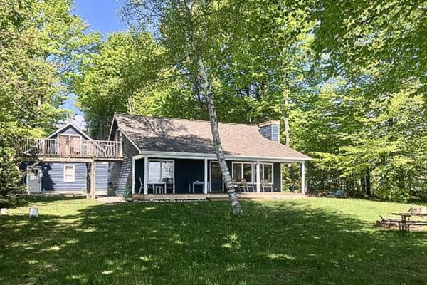 Moonridge Cottage, Buchen Sie Ferienhaus Suttons Bay Michigan