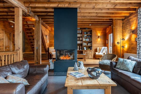 Chalet-Sixtine A large family chalet of 600m2 near La Clusaz, Prenota Chalet Hotel a Alvernia con parcheggio, Parcheggio